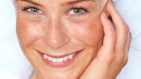 Wie ein Vitamin-C-Serum deiner Gesichtshaut gut tun kann: Ein ultimatives Geheimnis! 