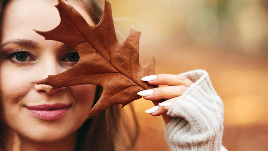 Herbstliche Hautpflege-Tipps: Verwöhn deine Haut in der kühleren Jahreszeit